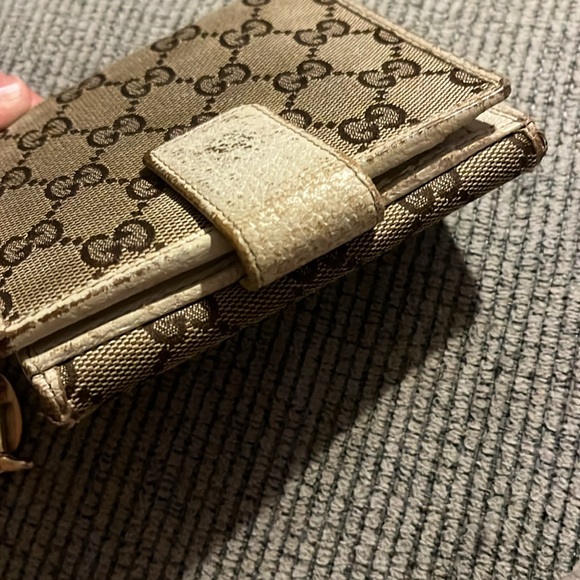 GUCCI wallet with charm *** has flaws - Picture 8 of 17